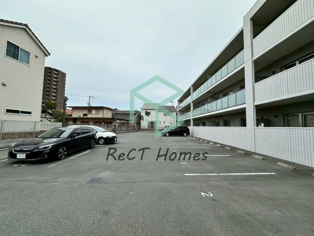 姫路市新在家１丁目の賃貸マンションの駐車場