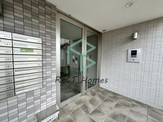 姫路市新在家１丁目の賃貸マンションのエントランス