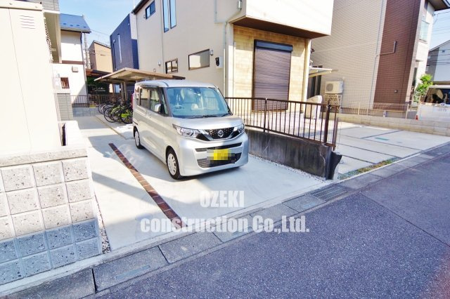 ルミエールユーユーの駐車場