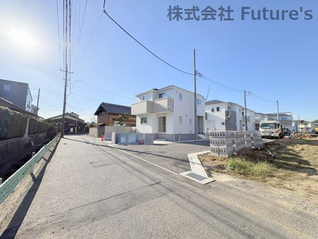 三郷市上口1丁目　新築戸建　全6棟　1号棟の前面道路含む現地写真|前面道路含む現地写真です。