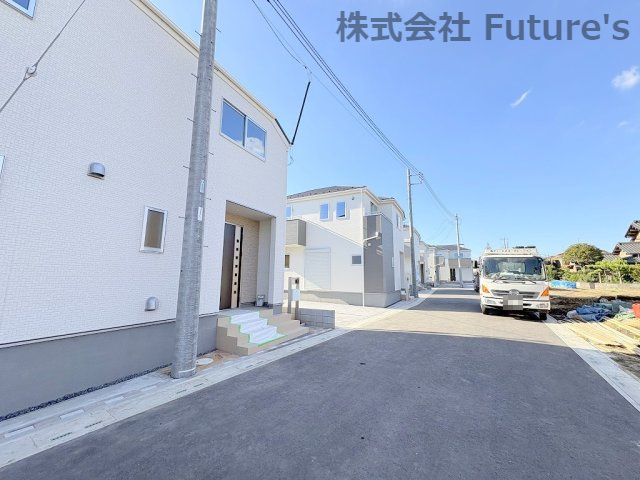 三郷市上口1丁目　新築戸建　全6棟　1号棟の前面道路含む現地写真|前面道路含む現地写真です。