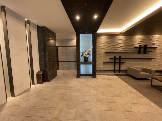 スプランディッド難波SOUTHのロビー