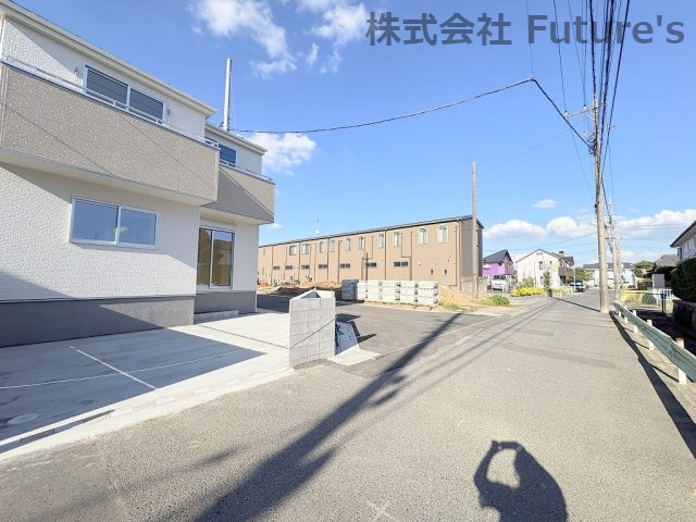 三郷市上口1丁目　新築戸建　全6棟　2号棟の前面道路含む現地写真|前面道路含む現地写真です。