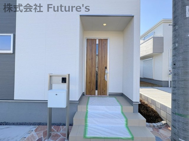 三郷市上口1丁目　新築戸建　全6棟　2号棟のエントランス|玄関アプローチ