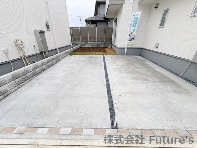 三郷市上口1丁目　新築戸建　全6棟　3号棟の駐車場|カースペース2台駐車可能