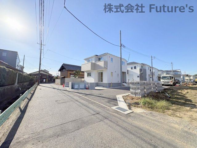 三郷市上口1丁目　新築戸建　全6棟　3号棟の前面道路含む現地写真|前面道路含む現地写真です。