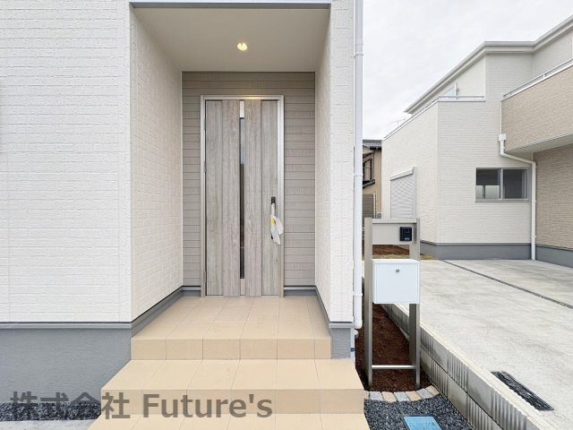 三郷市上口1丁目　新築戸建　全6棟　3号棟のエントランス|玄関アプローチ