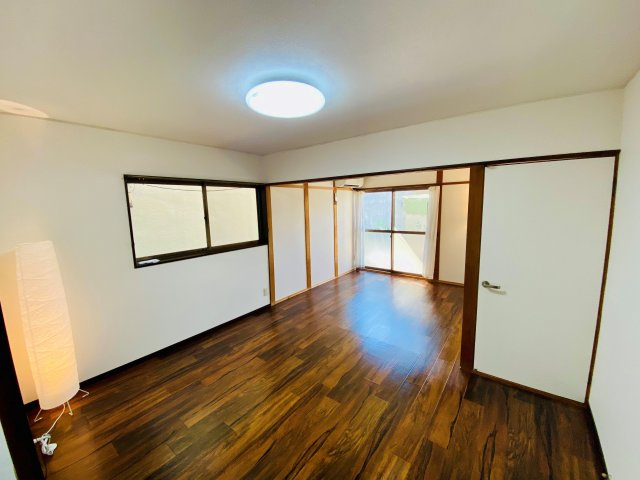 中曽司町戸建ての居間・リビング|ゆったりとした居間です