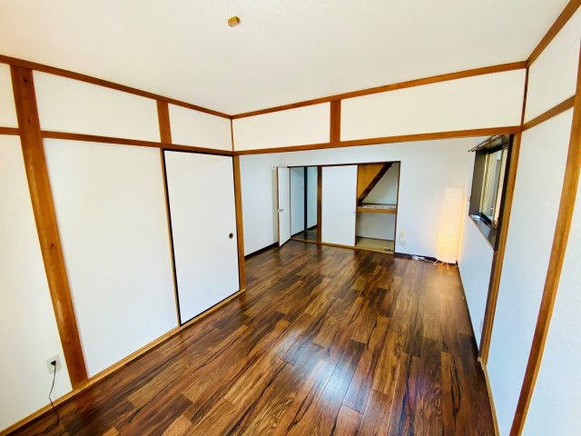 中曽司町戸建ての居間・リビング|ゆったり過ごせる居間です