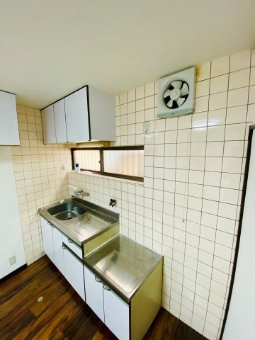 中曽司町戸建てのキッチン|使いやすいキッチンです