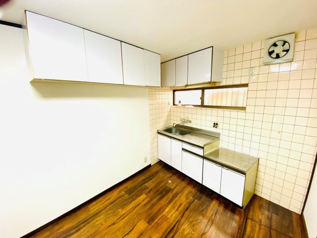 中曽司町戸建てのキッチン|お料理しやすいキッチンです