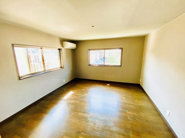 中曽司町戸建ての洋室|きれいな洋室です