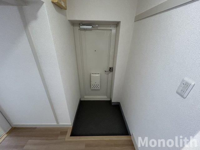 鶴山台36号棟の玄関