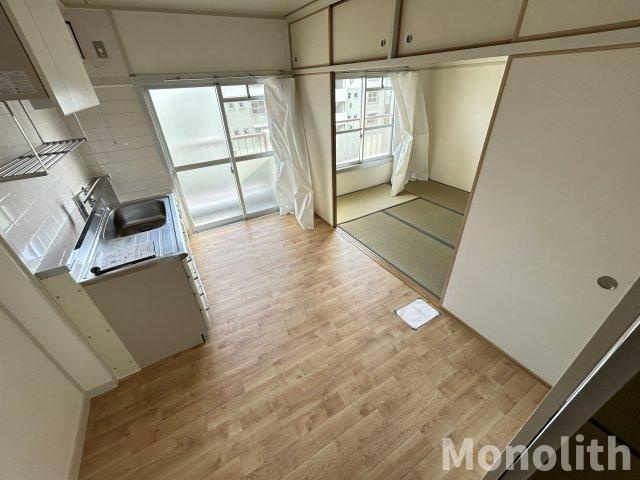 鶴山台25号棟の居間・リビング