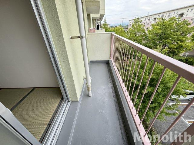 鶴山台16号棟のバルコニー