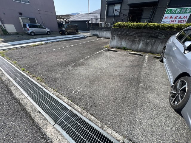 ハイカムール山手　の駐車場