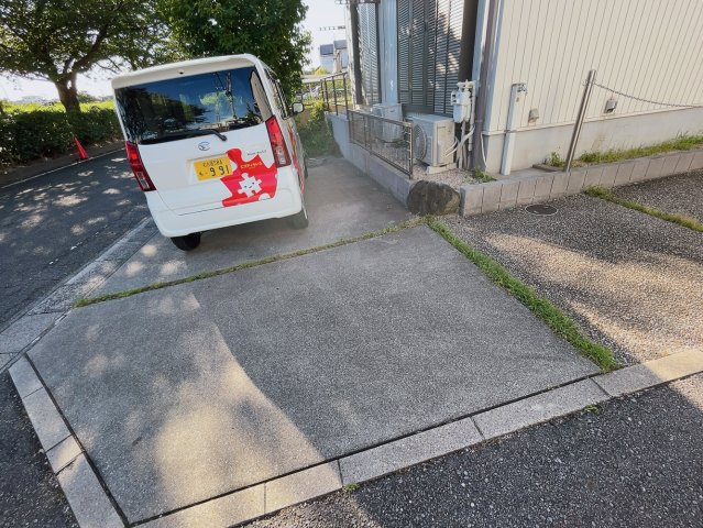 江小タウンの駐車場