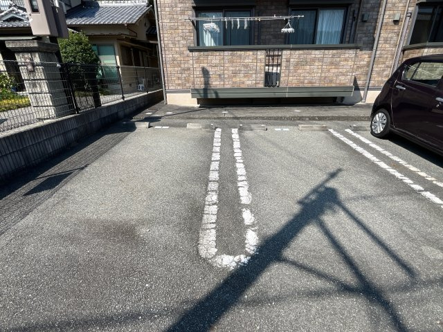 アートマン榮の駐車場