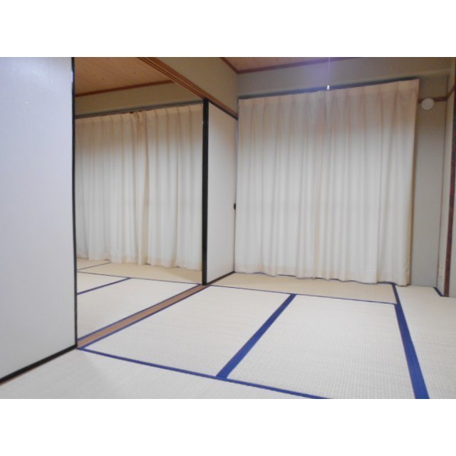 毛利コーポⅡの居間・リビング|西和室6帖