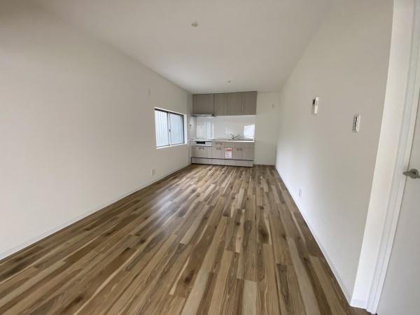 【居間・リビング】 | 垂水区歌敷山4丁目　中古戸建