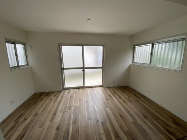 【居間・リビング】 | 垂水区歌敷山4丁目　中古戸建