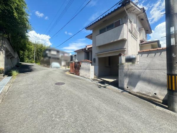 橋本市城山台1丁目　中古戸建の前面道路含む現地写真