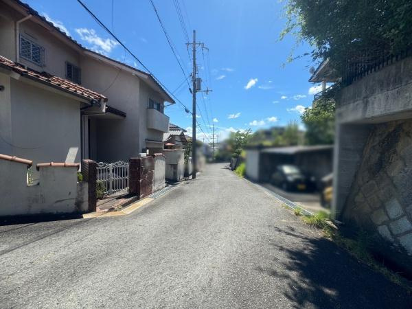 橋本市城山台1丁目　中古戸建の前面道路含む現地写真