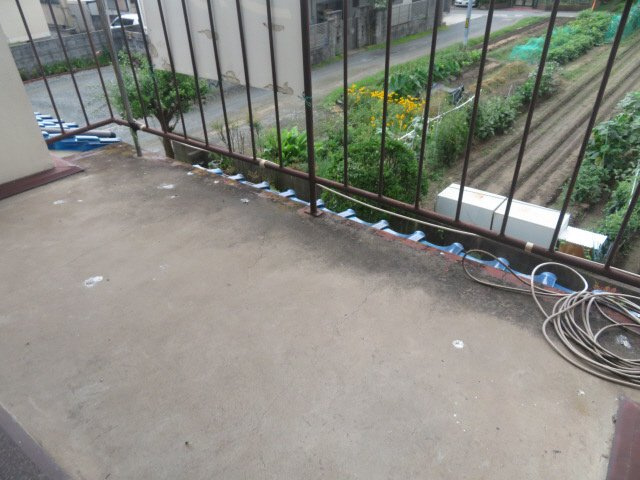 西今宿橋本貸家のバルコニー