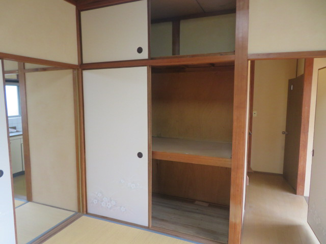 西今宿橋本貸家の収納