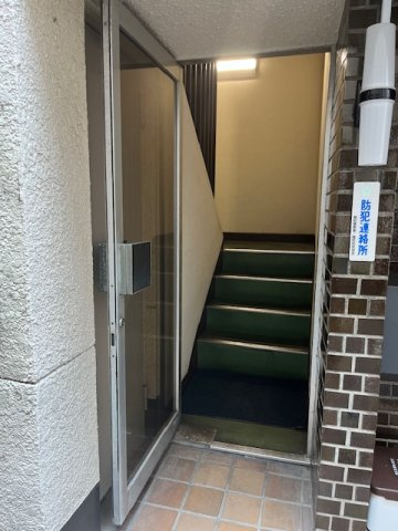 川島ビルのエントランス