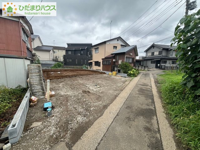 蓮田市黒浜　第5　新築一戸建て　リーブルガーデン　01の前面道路含む現地写真