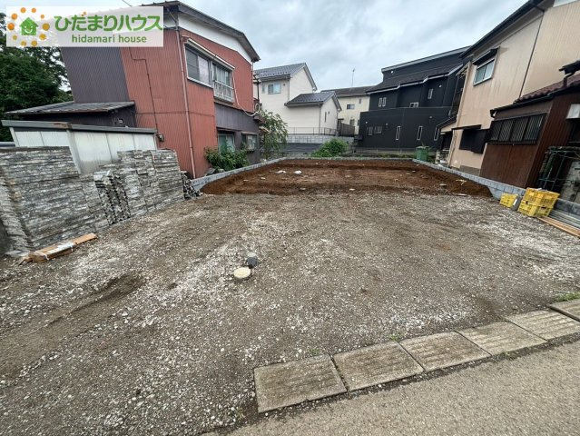 蓮田市黒浜　第5　新築一戸建て　リーブルガーデン　01の駐車場