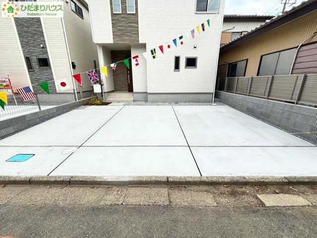 蓮田市上2丁目　新築一戸建て　ブルーミングガーデン　01の駐車場|並列2台分の駐車スペースあり(^^)/
お車でのお出かけも楽しめます♪