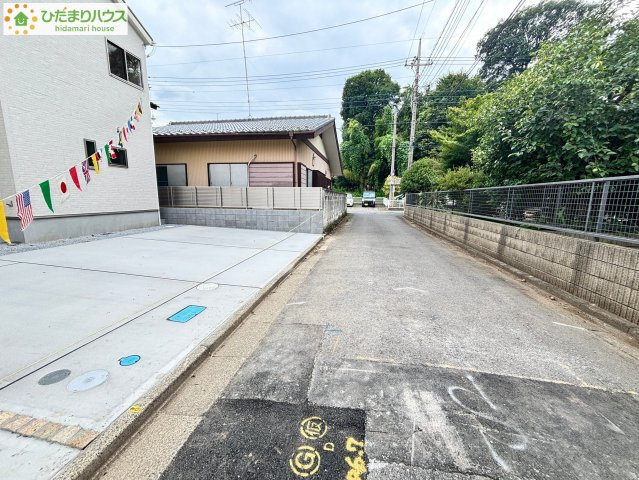 蓮田市上2丁目　新築一戸建て　ブルーミングガーデン　01の前面道路含む現地写真|小学校まで徒歩3分！
お子様の通学も安心！！