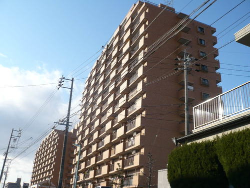 ライオンズマンション植田ヒルズ（イーストタワー）の外観