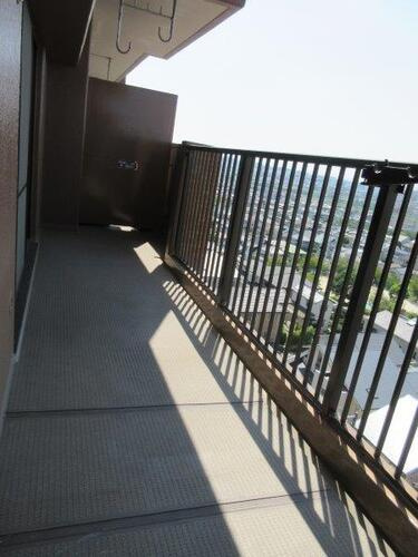 ライオンズマンション植田ヒルズ（イーストタワー）のバルコニー