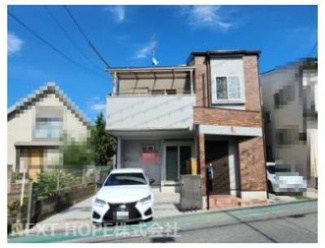 【外観】 | 平成１８年８月建築！令和６年２月室内外リフォーム済み♪お待たせ無しで即ご入居していただけます(^^)駐車スペース１台分有り♪