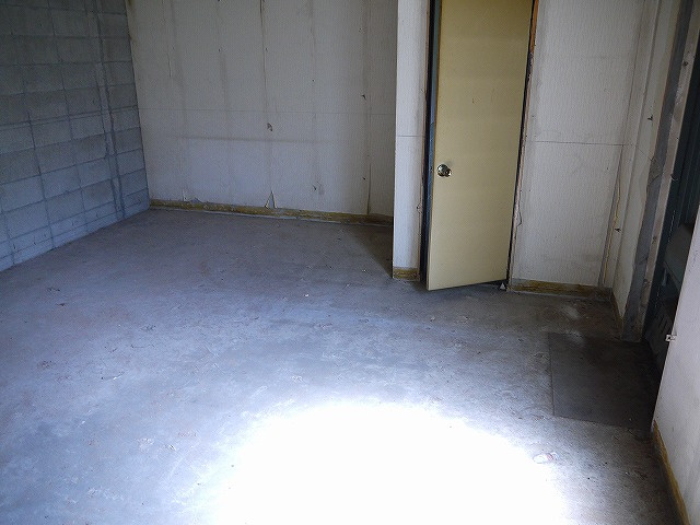 平城駅前三和マンション(店舗)の内装