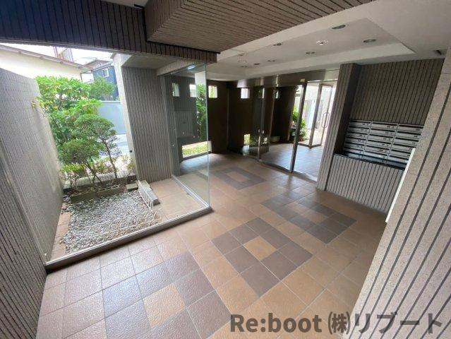 フレラヴィーヌ北本町のエントランス