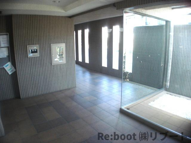 フレラヴィーヌ北本町のロビー