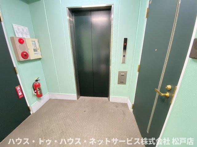 アンプルールフェールスリーズのロビー