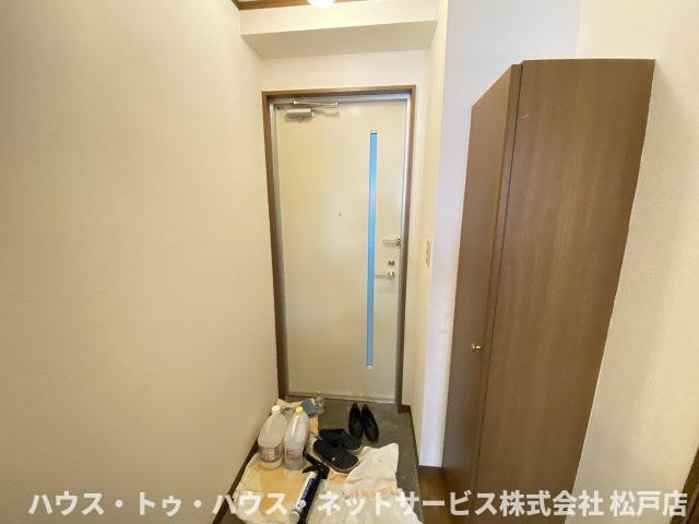 アンプルールフェールスリーズの玄関