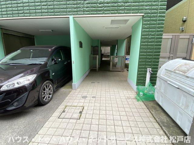 アンプルールフェールスリーズのエントランス