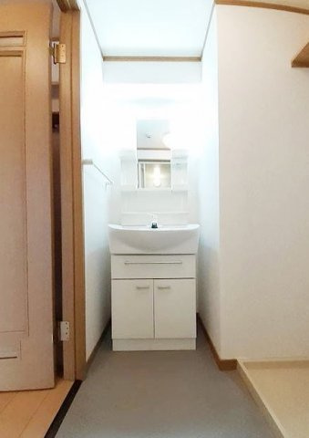 熊本市東区下南部２丁目の賃貸マンションの洗面所|ゆったりとスペースのある洗面所
