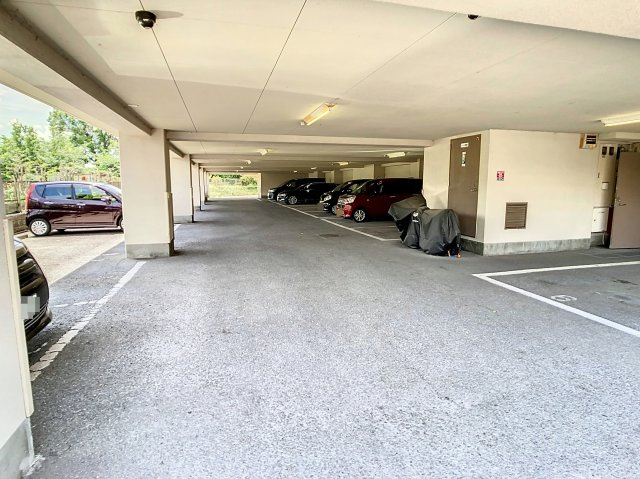 ディアコート昴の駐車場