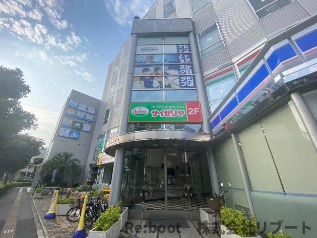 稲毛海岸ビルのエントランス