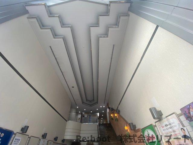 稲毛海岸ビルのロビー