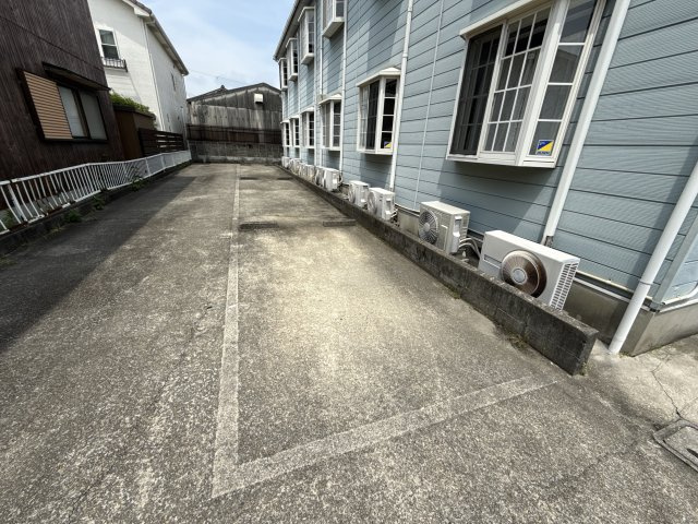 サンハイツ八代の駐車場