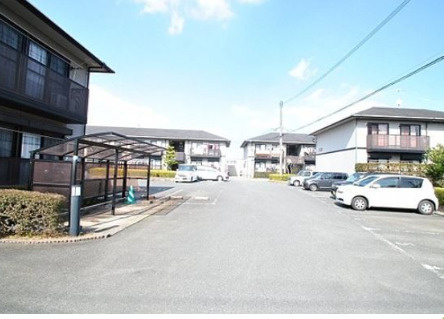 ハミングタウン合川 Cの駐車場