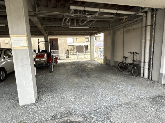 M`sコート紫雲の駐車場